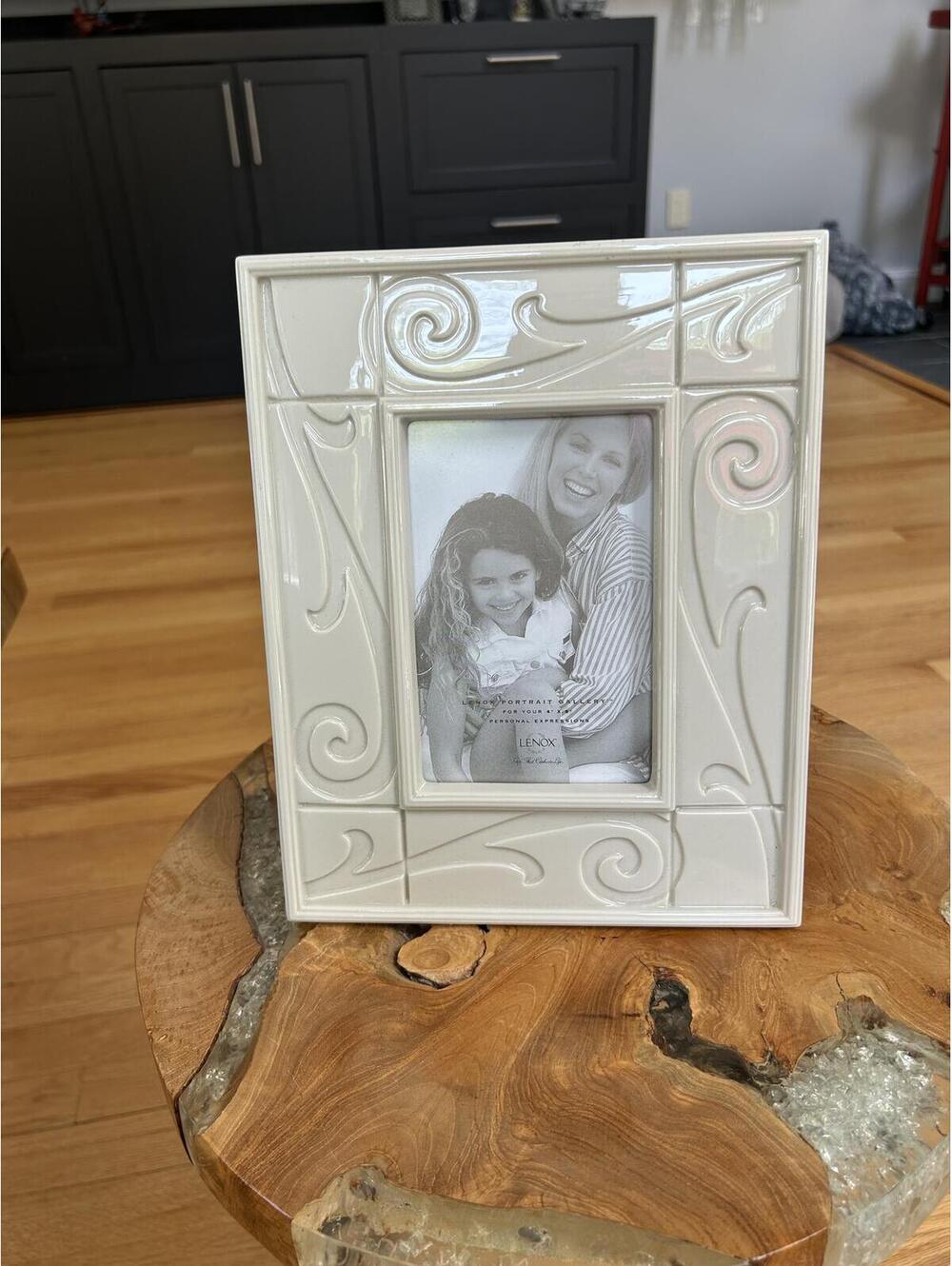 Lenox Ceramic Decorative Photo Frame 4x6 photo